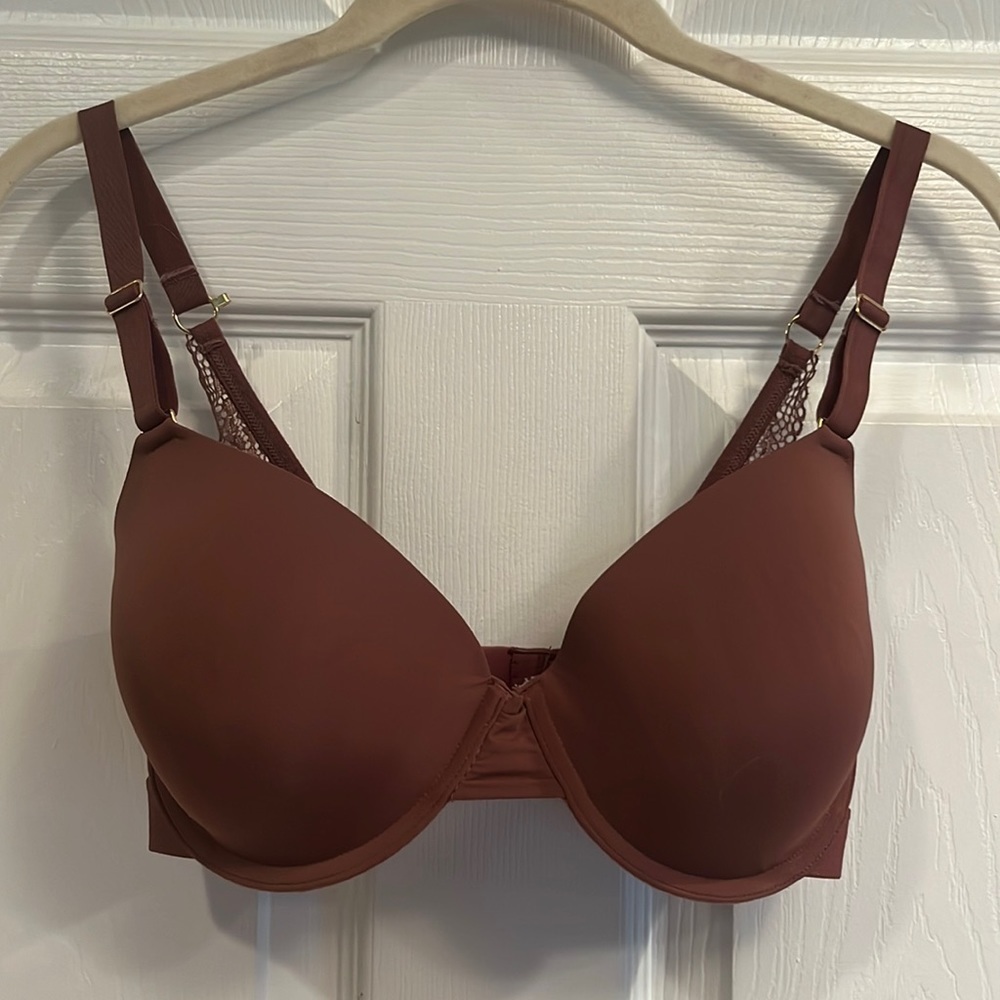 Lively brand size 32DD underwire bra with light padding